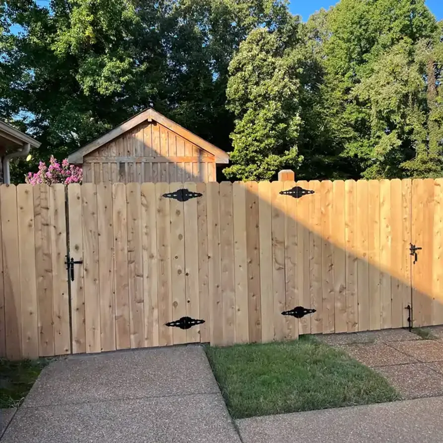 Professional fence installation in the Midsouth